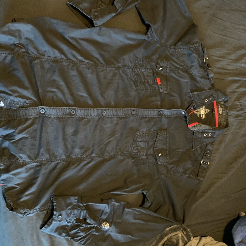 Men’s ROAR l/S button up.